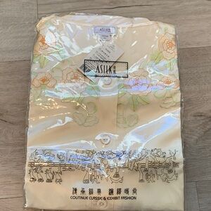 New with tag 100% silk Cream Floral pajamas Set size XL